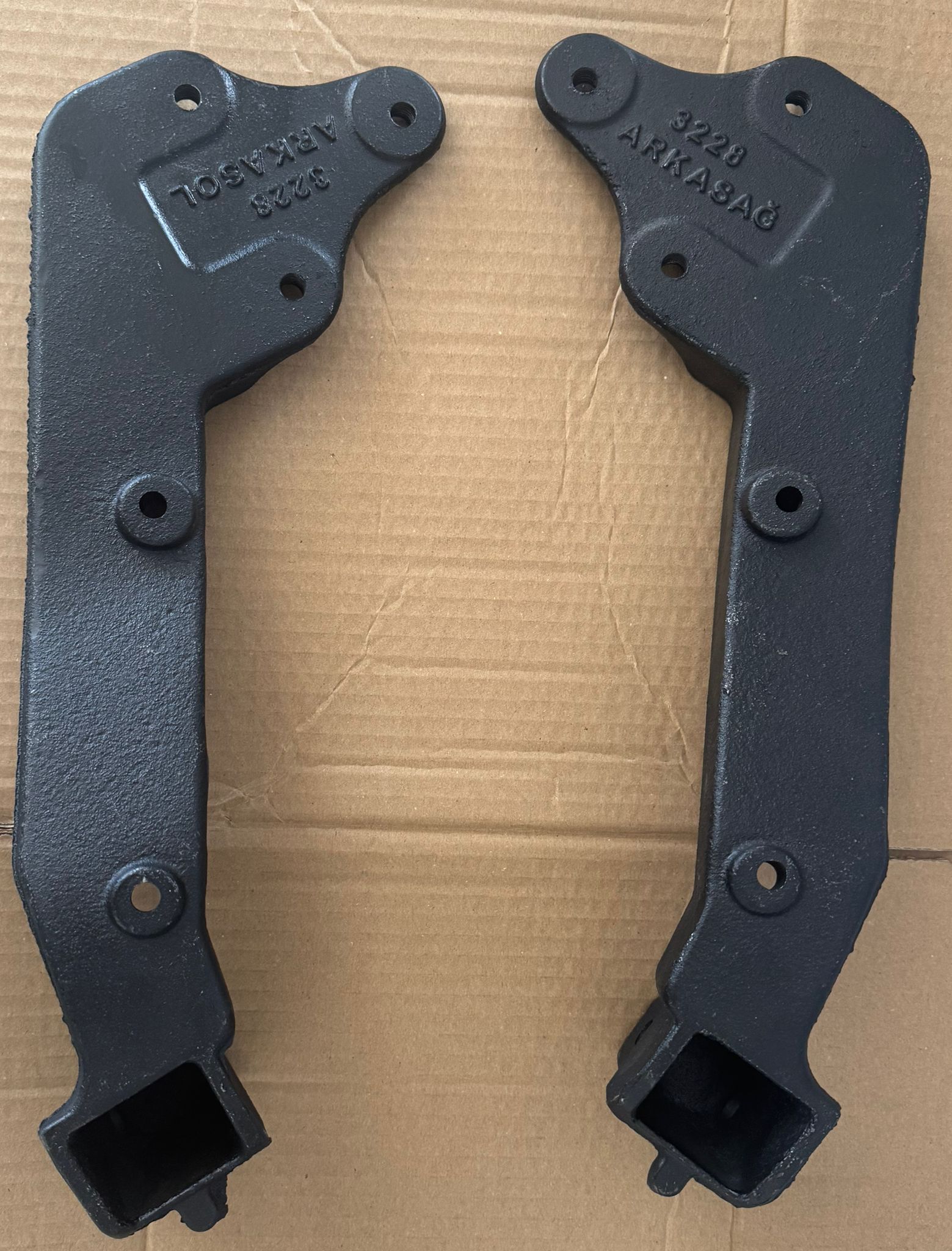 9406660531-9406660431 BASAMAK BAĞLANTI DEMIR ARKA SAĞ VE SOL  MERCEDES AXOR ATEGO