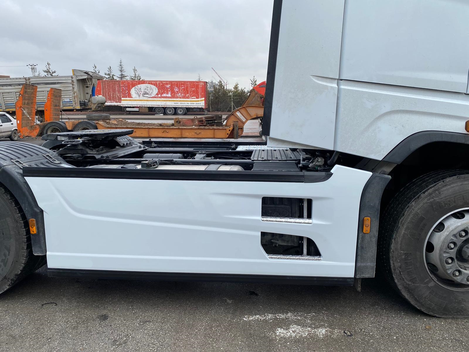 DEPO YANLIKLAR FORD FMAX ÇİFT TARAF AÇILIR VE LASTIKLI